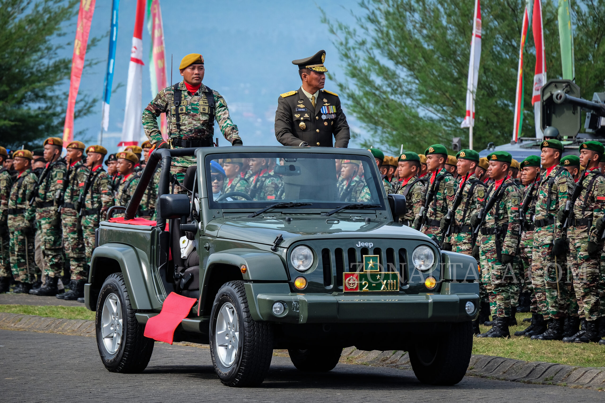 Foto: semarak upacara peringatan hut tni ke-79 di manado