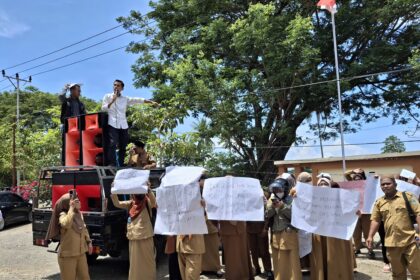 Aksi Aliansi PPPK Bolmong desak kejelasan pembayaran gaji dan masa kontrak