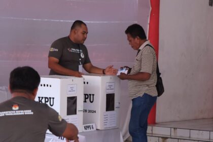 KPU Sitaro gelar simulasi pemungutan suara di TPS 01 Kelurahan Ondong