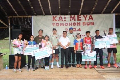 Pjs. Wali Kota Tomohon Serahkan Hadiah di Kaimeya Tomohon Run 2024