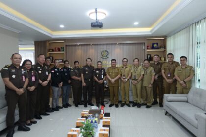 Pemkot Tomohon Berikan Penghargaan kepada Kejati Sulut atas Pemulihan Keuangan Negara di Danau Linow