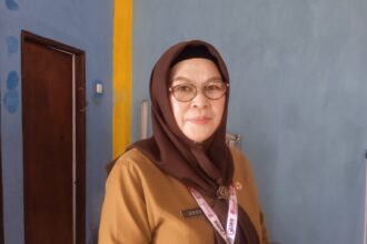 Kepala badan kepegawaian, pendidikan, dan pelatihan (bkpp) kotamobagu, deevy rumondor, (foto: zonautara. Com/sajidin kandoli).