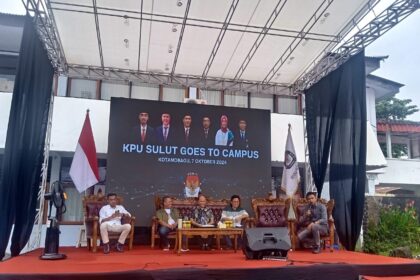 Berbagai ahli di hadirkan sebagai narasumber di KPU Goes to Campus yang digelar di halaman Universitas Dumoga Kotamobagu, (Foto: ZONAUTARA.com/Sajidin Kandoli).