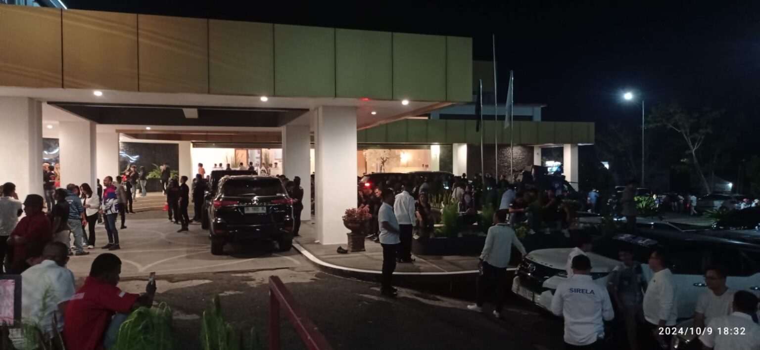 Suasana halaman hotel Sutan Raja Kotamobagu, jelang debat calon Gubernur, (Foto: ZONAUTARA.com/Sajidin Kandoli).