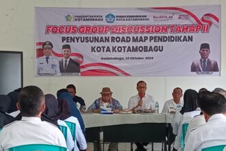 Sekretaris daerah (sekda) kota kotamobagu, sofyan mokoginta, secara resmi membuka focus group discussion (fgd) tahap ii penyusunan road map pendidikan kotamobagu pada rabu, 23 oktober 2024, (foto: zonautara. Com/sajidin kandoli).