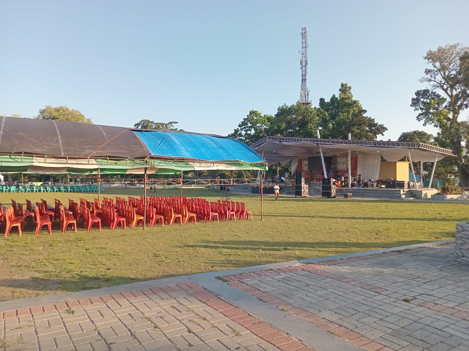 Suasana persiapan acara hut pelprip ke-71 di kotamobagu, (foto: zonautara. Com/sajidin kandoli).