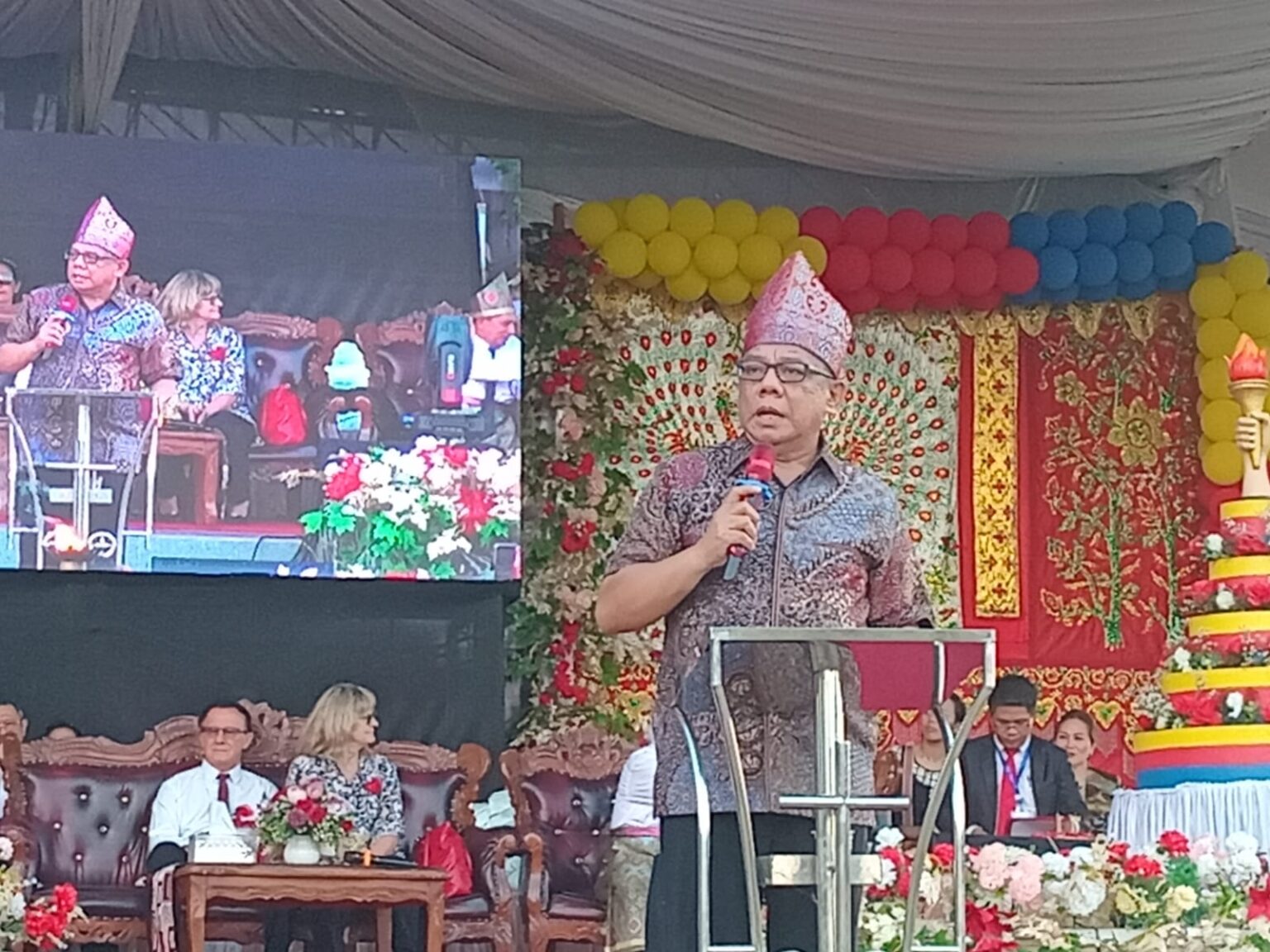 Penjabat (Pj) Wali Kota Kotamobagu, Abdullah Mokoginta, saat menghadiri perayaan Hari Ulang Tahun (HUT) ke-71 Pelayanan Pria Pantekosta (Pelprip) Gereja Pantekosta di Indonesia (GPdI) Sulawesi Utara. (Foto: ZONAUTARA.com/Sajidin Kandoli).