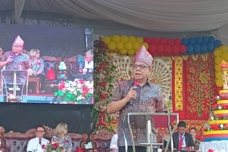 Penjabat (pj) wali kota kotamobagu, abdullah mokoginta, saat menghadiri perayaan hari ulang tahun (hut) ke-71 pelayanan pria pantekosta (pelprip) gereja pantekosta di indonesia (gpdi) sulawesi utara. (foto: zonautara. Com/sajidin kandoli).