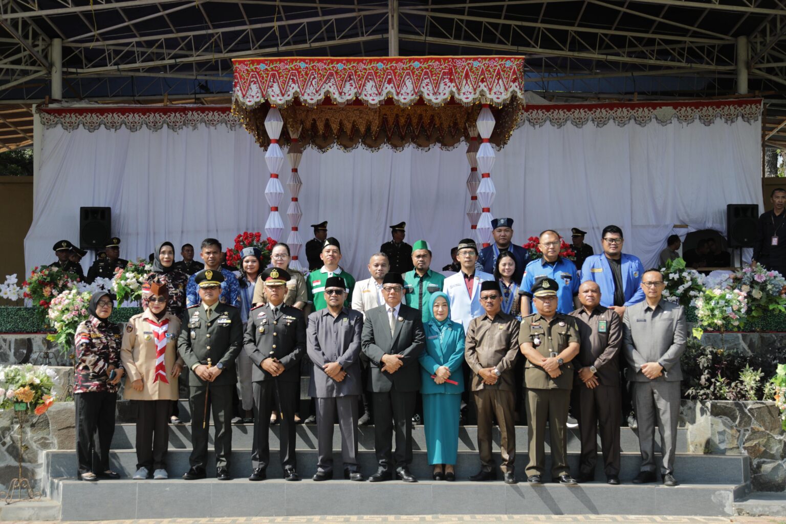 Foto bersama usai peringatan sumpah pemuda di kotamobagu, (foto: diskominfo kk).