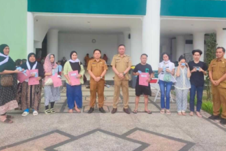 Penyerahan dokumen yang hilang dalam musibah tersebut dilakukan pada senin, 14 oktober 2024, bertempat di base camp masjid agung baitul makmur kotamobagu. (foto: vicky komunikasulut).