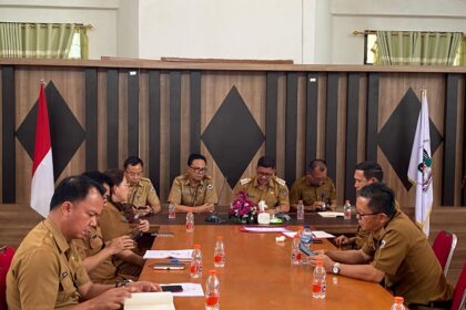 Pjs Wali Kota Tomohon bahas penyaluran beasiswa untuk 900 pelajar dalam rapat tim pengelola beasiswa
