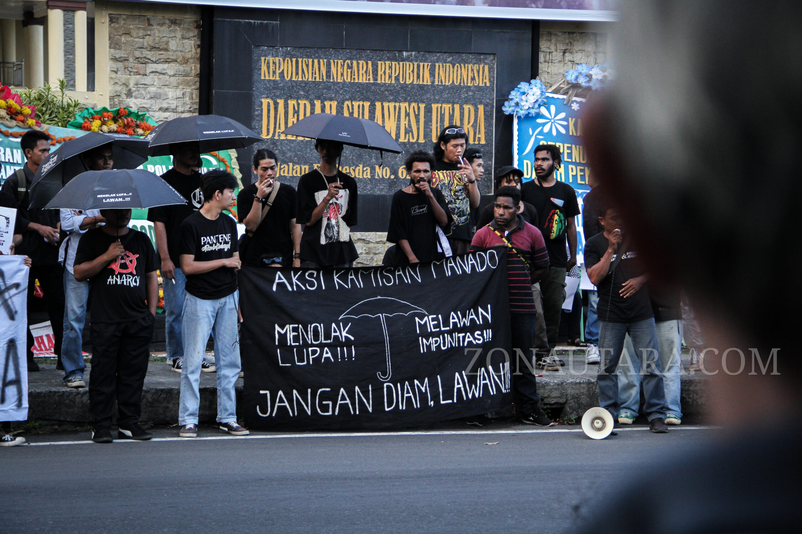 FOTO: Aksi refleksi dua tahun perampasan tanah Kalasey Dua dan aksi Kamisan di Manado