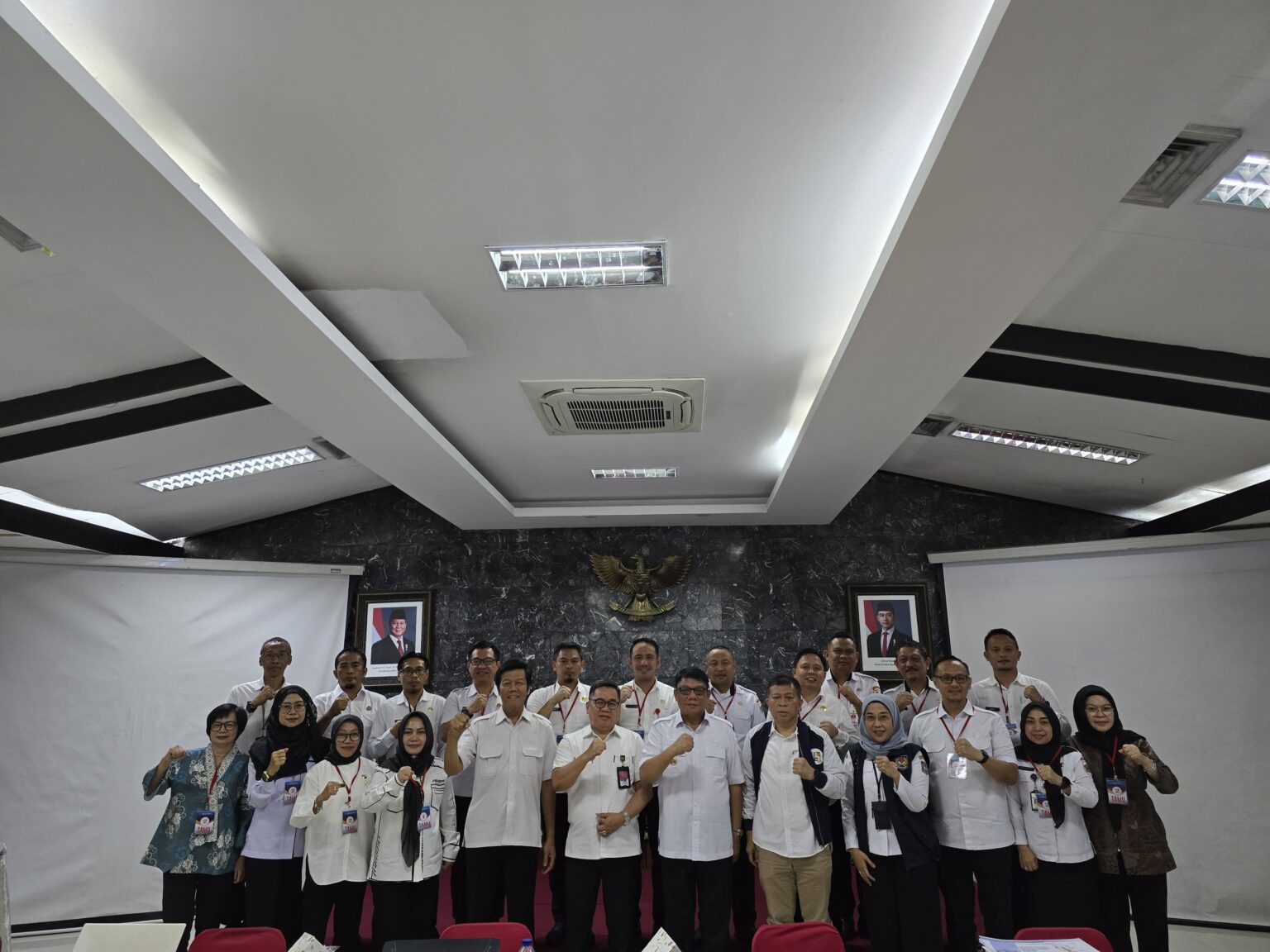 Penjabat wali kota kotamobagu, abdullah mokoginta, sh. , m. Si. , mengikuti evaluasi kinerja penjabat kepala daerah untuk triwulan i masa jabatannya yang digelar oleh kementerian dalam negeri (kemendagri) , (foto: diskominfo kk).