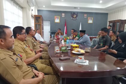 Rapat kesepakatan di ruang kerja Pj Wali Kota Kotamobagu, (Foto: ZONAUTARA.com/Sajidin Kandoli).