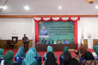 Pj Wali Kota Kotamobagu, Abdullah Mokoginta saat menghadiri rapat koordinasi TP PKK, (Foto: Diskominfo KK).