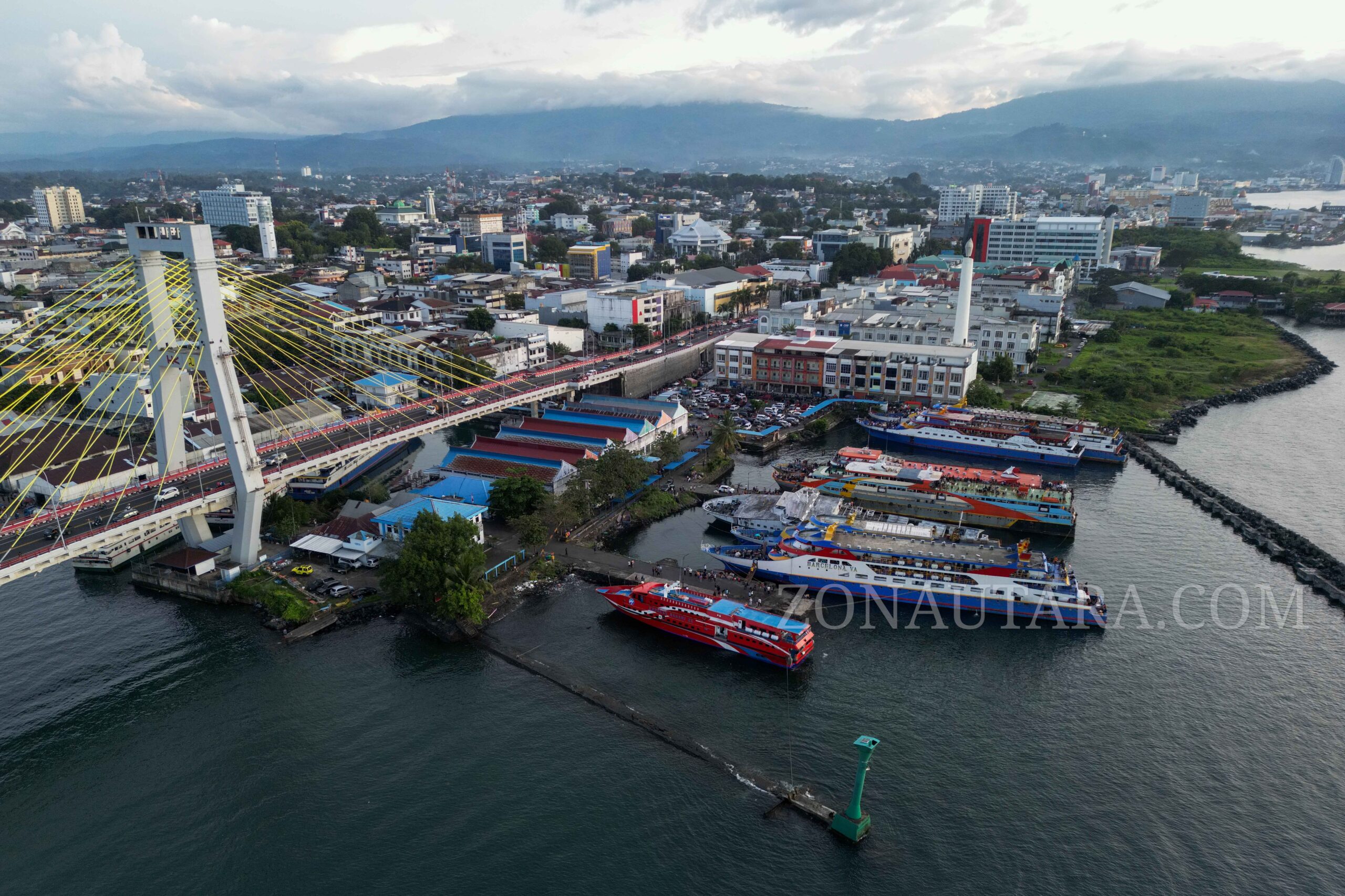 FOTO: Puncak arus mudik libur tahun baru di Pelabuhan Manado