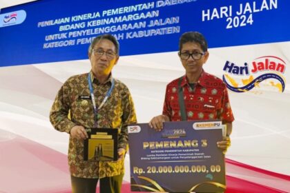 Pemkab Sitaro raih penghargaan kinerja terbaik bidang infrastruktur jalan, terima dana Rp20 Miliar