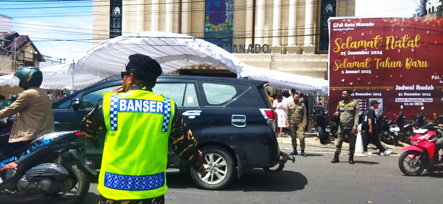 Gerakan Pemuda (GP) Ansor dan Banser turut serta dalam pengamanan Gereja saat Natal 2024, bersama aparat TNI dan Polri, (Foto: ZONAUTARA.com/Indra Umbola).