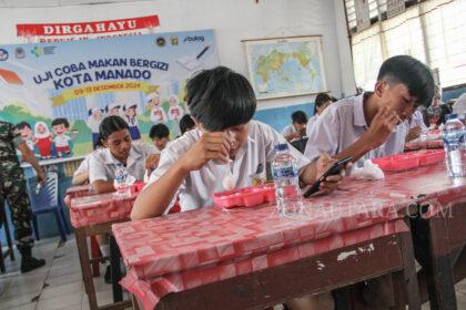 FOTO: Uji coba Program Makanan Bergizi Gratis di SMP Negeri 7 Manado