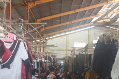 Thrifting di Tomohon ramai pengunjung, pilihan hemat dan ramah lingkungan jelang Natal 2024