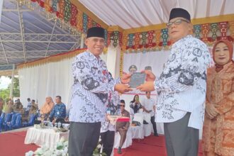 Kepala Dinas Pendidikan, Aljufri Ngandu, (kiri) dan Pj Wali Kota Kotamobagu, Abdullah Mokoginta, (kanan), (Foto: ZONAUTARA.com/Sajidin Kandoli).