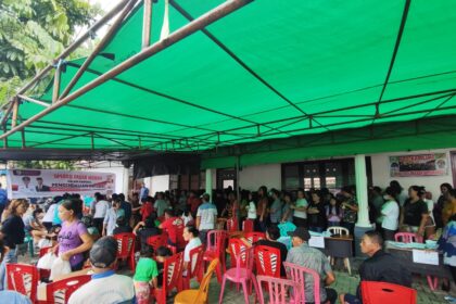 Suasana operasi pasar murah yang digelar pemkot di kelurahan Kotamobagu, (Foto: Diskominfo KK).