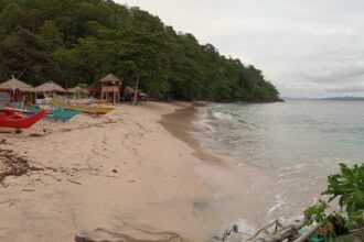 Suasana Pantai Pulisan yang berada di Kecamatan Likupang Timur, Kabupaten Minahasa Utara, Sulut, (Foto: ZONAUTARA.com/sajidin Kandoli).