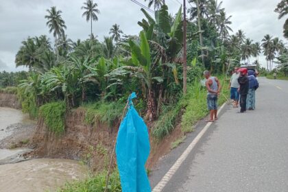 Ruas jalan Matali-Torosik di Desa Bungko terancam putus