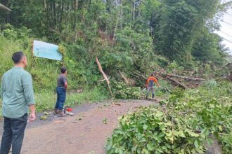 Pemerintah daerah upayakan buka akses jalan Kotamobagu-Passi Barat jalur Katulidan yang terputus karena longsor