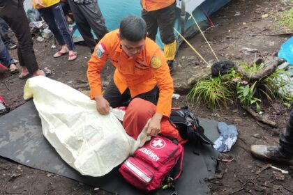 Tim SAR evakuasi pendaki Gunung Klabat yang alami Hipotermia