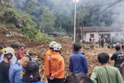 FOTO: Evakuasi korban tanah longsor di Minahasa Selatan