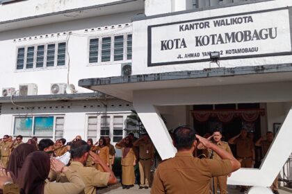 Perdana pimpin apel Pemkot Kotamobagu, Rendy Mangkat tegaskan komitmen pelayanan