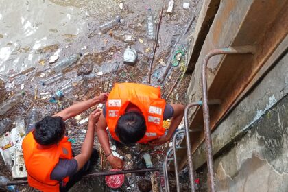 FOTO: Proses pembukaan pintu air bendungan PLTMH Lobong hari Keenam pencarian korban banjir di Kotamobagu