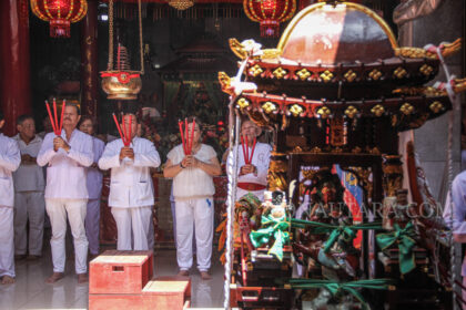 Umat Tridharma gelar sembahyang kemuliaan Kwan Seng Ta Tie di Manado