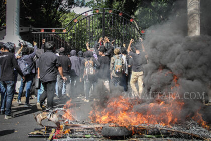 FOTO: Aksi unjuk rasa mahasiswa di Manado, tolak pemangkasan anggaran pendidikan