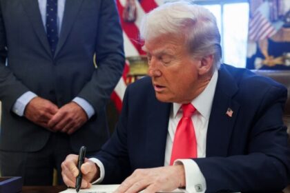 Trump Sebut akan Tawarkan ‘Kartu Emas’ Seharga $5 Juta kepada Imigran untuk Raih Kewarganegaraan