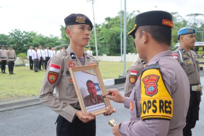 Langgar etik dan disiplin, Dua personel Polres Sitaro diberhentikan tidak dengan hormat