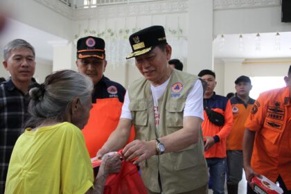 Pemprov Sulut tinjau dan salurkan bantuan untuk warga terdampak banjir Manado