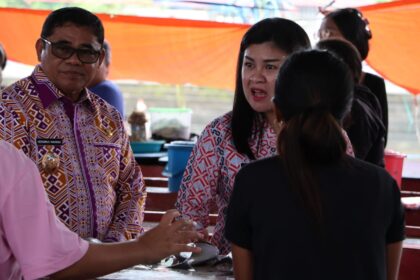 Dengar curhat pedagang, Bupati dan Wabup Sitaro belanja 'masalah' ke pasar