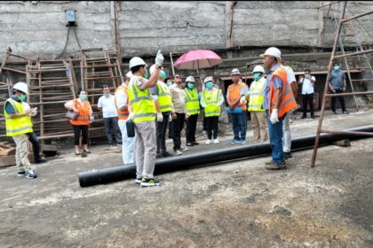 Jawab kebutuhan warga kepulauan, Bupati dan Wabup Sitaro cek perbaikan KMP Lokong Banua di Bitung 