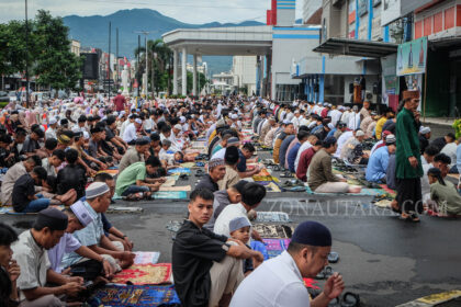 FOTO: Shalat Idul Fitri 1446 H di Manado Town Square