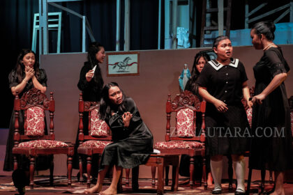 FOTO: Pementasan teater Rumah Bernarda Alba di Manado