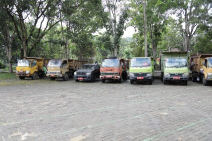 Tinjau kondisi kendaraan pengangkut sampah, Weny Gaib berharap bisa optimal