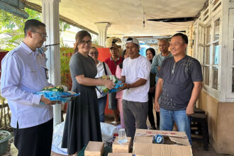 Ketua Komisi IX DPR RI Felly Runtuwene Bantu Warga Terdampak Banjir dan Longsor di Manado dan Minsel