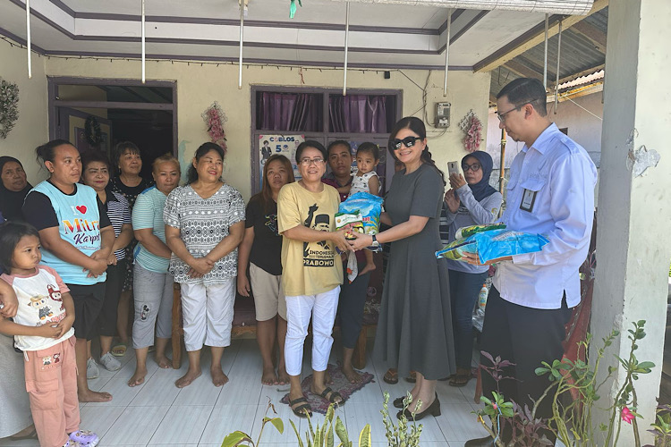 Ketua Komisi IX DPR RI Felly Runtuwene Bantu Warga Terdampak Banjir dan Longsor di Manado dan Minsel