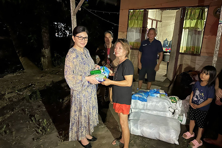 Ketua Komisi IX DPR RI Felly Runtuwene Bantu Warga Terdampak Banjir dan Longsor di Manado dan Minsel