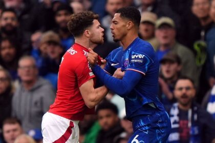 Ian Darke menjelaskan secara detail persaingan dramatis Premier League yang berlangsung.