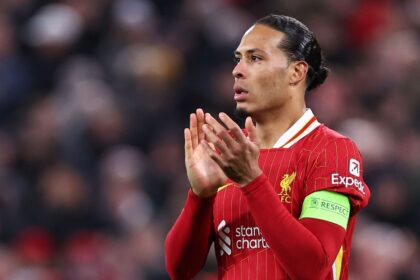 Liverpool vs Newcastle: Virgil van Dijk mengejar tempat di antara kapten klub terhebat