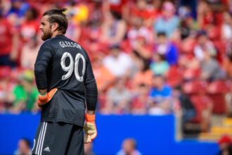 Mantan kiper Portland Timbers, Jake Gleeson, diberikan $20 juta dalam tuntutan malpraktik medis.