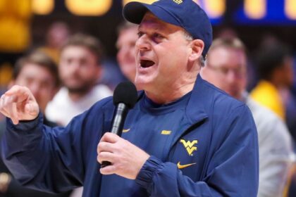 Pelatih West Virginia, Rich Rodriguez, melarang tarian TikTok